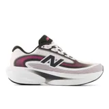 Championes de running New Balance modelo Ellipse, con entresuela Fresh Foam X para mayor amortiguación y parte superior de malla técnica ligera y transpirable. Diseño en tonos claros con detalles en negro y fucsia.