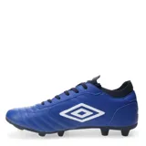 Championes de fútbol 11 Umbro modelo Legend, color negro con detalles en blanco. Presentan una estructura de cuero sintético con costuras reforzadas en la puntera, cierre con cordones y suela con tacos para césped natural.