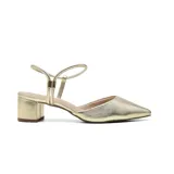 Sandalias de vestir color dorado, de taco medio y ancho, con puntera fina y tiras ajustables en el talón.