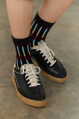 Set de tres pares de medias de caña media con diseños estampados.