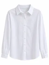 Camisa blanca de manga larga con cuello camisero y cierre frontal de botones.