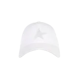 Gorra de béisbol blanca con estrella bordada en tono plateado en la parte frontal.