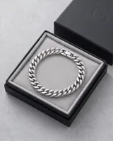 Pulsera de eslabones tipo cubana fabricada en acero italiano, con acabado pulido y cierre de seguridad.
