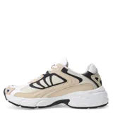 Championes urbanos con diseño de paneles superpuestos, combinando malla y materiales sintéticos en tonos beige, blanco y negro. Presentan una suela robusta con cámara de aire visible en el talón y cordones frontales.