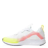 Championes deportivos Umbro modelo Primus, de color turquesa con detalles en negro y verde neón. Presentan un diseño aerodinámico con cordones negros, suela blanca con amortiguación y refuerzo en la puntera.