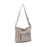 Bandolera morral color beige de símil cuero, con apertura superior con cierre. Cuenta con dos bolsillos frontales con cierre, un bolsillo trasero con cierre y tres bolsillos internos con división y cierres. Incluye una correa de galón regulable a tono.