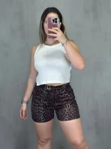 Short de dama con estampado animal print y lycra.
