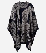Poncho mediano con abertura delantera, confeccionado en tejido de punto con estampa de arabescos en tonos azul marino y beige.