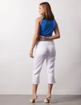 Musculosa amarilla de algodón con cuello redondo y sisas anchas.