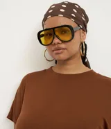 Blusa tipo muscle tee de Ashua, confeccionada en tejido ribana con textura acanalada, cuello redondo y diseño sin mangas.