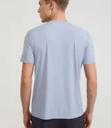 Remera masculina Get Over de poliamida con tecnología Dry, color celeste, cuello redondo, manga corta y estampa lettering en el pecho.