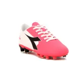 Championes de fútbol Diadora Md Striker Ii, color fucsia con detalles en blanco y negro.