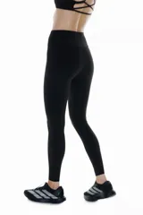 Leggings deportivas negras de tiro alto, confeccionadas con tejido funcional DryMove y SculptMove que realza el contorno y absorbe el sudor.