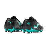 Championes de fútbol Joma Powerful 2501, color negro con detalles en turquesa. Diseñados para césped natural duro, con capellada de material sintético PVC, lengüeta liviana, cordones clásicos y talonera EXO COUNTER.
