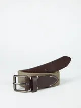 Cinto de hombre con hebilla metálica rectangular y correa de tela color verde oliva con detalles en cuero marrón.