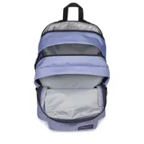 Mochila Jansport Main Campus color lila con logo de la marca en la parte inferior.