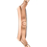 Reloj analógico Michael Kors con caja y malla de eslabones en acero inoxidable color oro rosa. Presenta una esfera minimalista con índices de bastón y números romanos en las posiciones de las 12 y las 6.