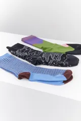 Set de tres pares de medias de caña media con diseños estampados.