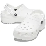 Zuecos Crocs Classic Platform color negro, con suela de plataforma elevada y tira trasera ajustable.