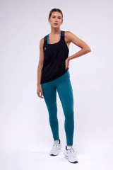 Calza larga de lycra color verde petróleo, con cintura alta y bolsillos laterales.