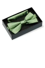 Moña amarilla con estampado floral y pañuelo de bolsillo a juego, presentados en caja negra.