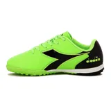 Championes de fútbol 5 Diadora Barricade TF, color verde flúor con detalles en negro y suela de goma con tapones.