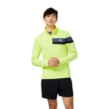 Camiseta de running de manga larga New Balance Accelerate Half Zip, color amarillo flúor con detalles en gris y negro en el pecho y logo de la marca en el lateral.