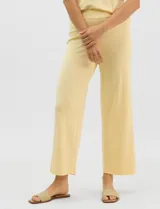 Pantalón tejido de corte recto y diseño fluido, color amarillo, con cintura ancha elastizada.