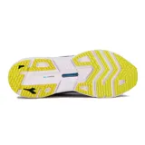 Championes de running Diadora Mythos Blushield Volo 3, con diseño multicolor que combina blanco, amarillo, azul, rojo y negro. Presentan una estructura de malla transpirable, cordones negros y suela con tecnología de amortiguación.