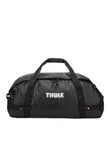 Bolso de lona Thule Chasm de 90 litros, resistente a la intemperie, color negro. Cuenta con diseño de boca ancha para facilitar el acceso, bolsillos internos de malla para organización y correas convertibles para usar como mochila.