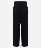 Pantalón recto color tostado de tricot con cintura estructurada y regulación en la botamanga.