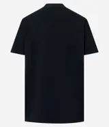 Remera de algodón negra, modelo T-shirt de manga corta y cuello redondo, con estampa frontal que incluye el nombre "LISA" en letras grandes y una imagen de las integrantes del grupo de K-pop BLACKPINK.