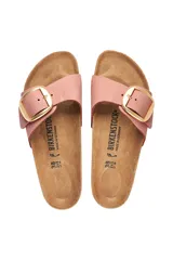 Sandalias Birkenstock modelo Madrid Big Buckle, color rosa viejo, con hebilla grande dorada ajustable y plantilla anatómica de corcho y látex.