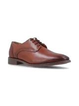 Zapato de vestir formal para hombre de cuero color marrón tostado, con cordones oscuros y suela de goma.