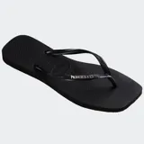 Ojotas Havaianas modelo Slim Square con puntera cuadrada, correas finas y logo metálico aplicado.