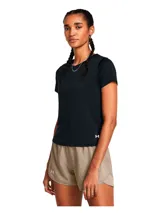 Remera deportiva de manga corta Under Armour, confeccionada en tejido ligero y transpirable con tecnología de secado rápido. Presenta un diseño minimalista en color negro con el logo de la marca en contraste en la parte inferior.