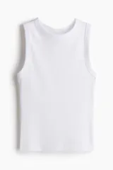 Musculosa de punto acanalado de algodón, color blanco, de corte entallado con escote redondo y sisas ribeteadas.