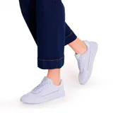 Zapatillas Caterpillar Pause Retro T-Toe color blanco. Confeccionadas en cuero de vaca gamuza, forro 100% reciclado postindustrial, plantilla de espuma EVA suave, suela de goma duradera y construcción Strobel.