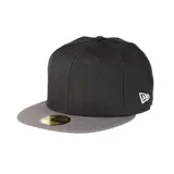 Gorro New Era negro con visera gris y logo de la marca bordado en blanco en el lateral.
