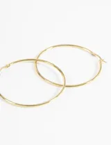 Aros tipo argolla grandes de acero quirúrgico hipoalergénico color plateado.