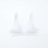 Pack de dos bralettes de microfibra acanalada, uno blanco y otro negro, sin costuras y con breteles anchos.