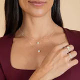 Conjunto de collar y aros tipo punto de luz, confeccionado en plata 925 con engaste de circonia central.