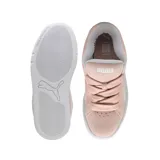 Championes Puma modelo Park Lifestyle Easy, de diseño urbano en color negro con detalles en blanco. Confeccionados en gamuza con la icónica franja lateral de la marca y suela de goma resistente.