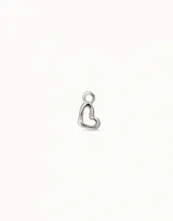 Charm de piercing con forma de corazón calado, con argolla superior para enganche.