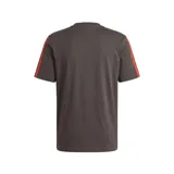 Remera de algodón color gris oscuro con cuello redondo y mangas cortas. Presenta el logo de Adidas en el pecho derecho y el logo de Audi Revolut F1 Team en el pecho izquierdo. Incluye detalles de tres rayas rojas en los hombros y mangas.