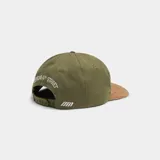 Gorra de 5 paneles de color verde militar, con visera curva de pana marrón y diseño bordado en el frente.