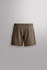 Short deportivo Zara Athleticz modelo Boulder 9", color beige, confeccionado en tejido técnico ligero y elástico. Cuenta con cintura elástica ajustable con cordón interior, bolsillos frontales y aberturas laterales en el bajo.