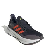 Championes Adidas Ultraboost para hombre, color azul marino con detalles en gris, naranja y amarillo.