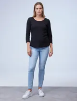 Remera negra de algodón, marca Ruby Rd, con mangas 3/4 y escote redondo.