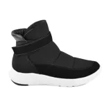 Bota casual deportiva color ladrillo, con ajuste de velcro y suela blanca.